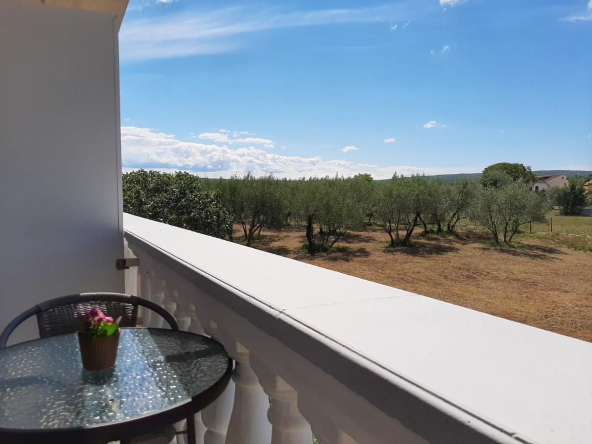 Pansion Katarina Bed and Breakfast Malinska Esterno foto
