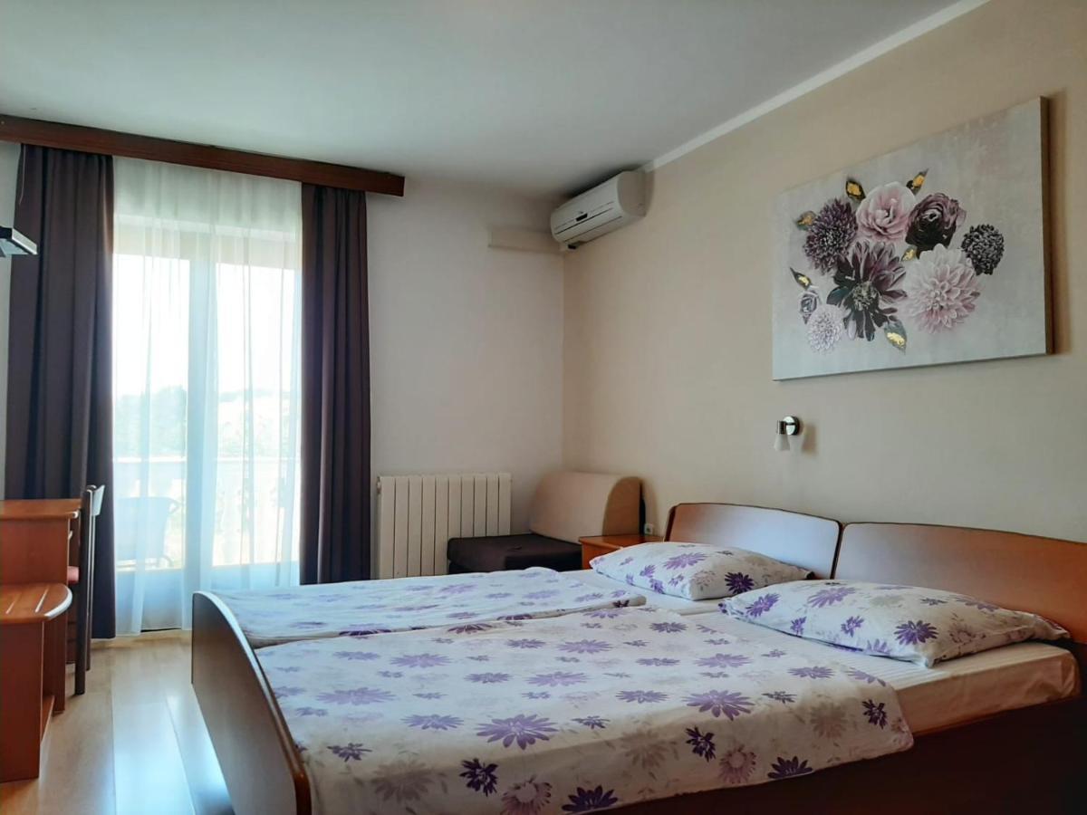 Pansion Katarina Bed and Breakfast Malinska Esterno foto