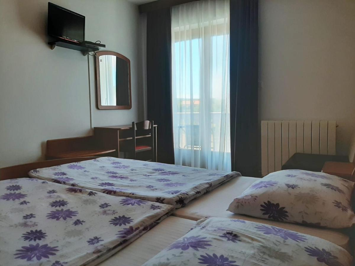 Pansion Katarina Bed and Breakfast Malinska Esterno foto