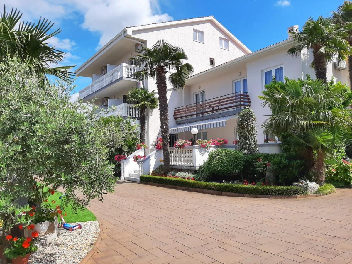 Pansion Katarina Bed and Breakfast Malinska Esterno foto