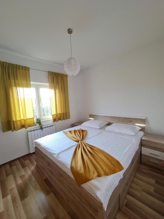 Pansion Katarina Bed and Breakfast Malinska Esterno foto